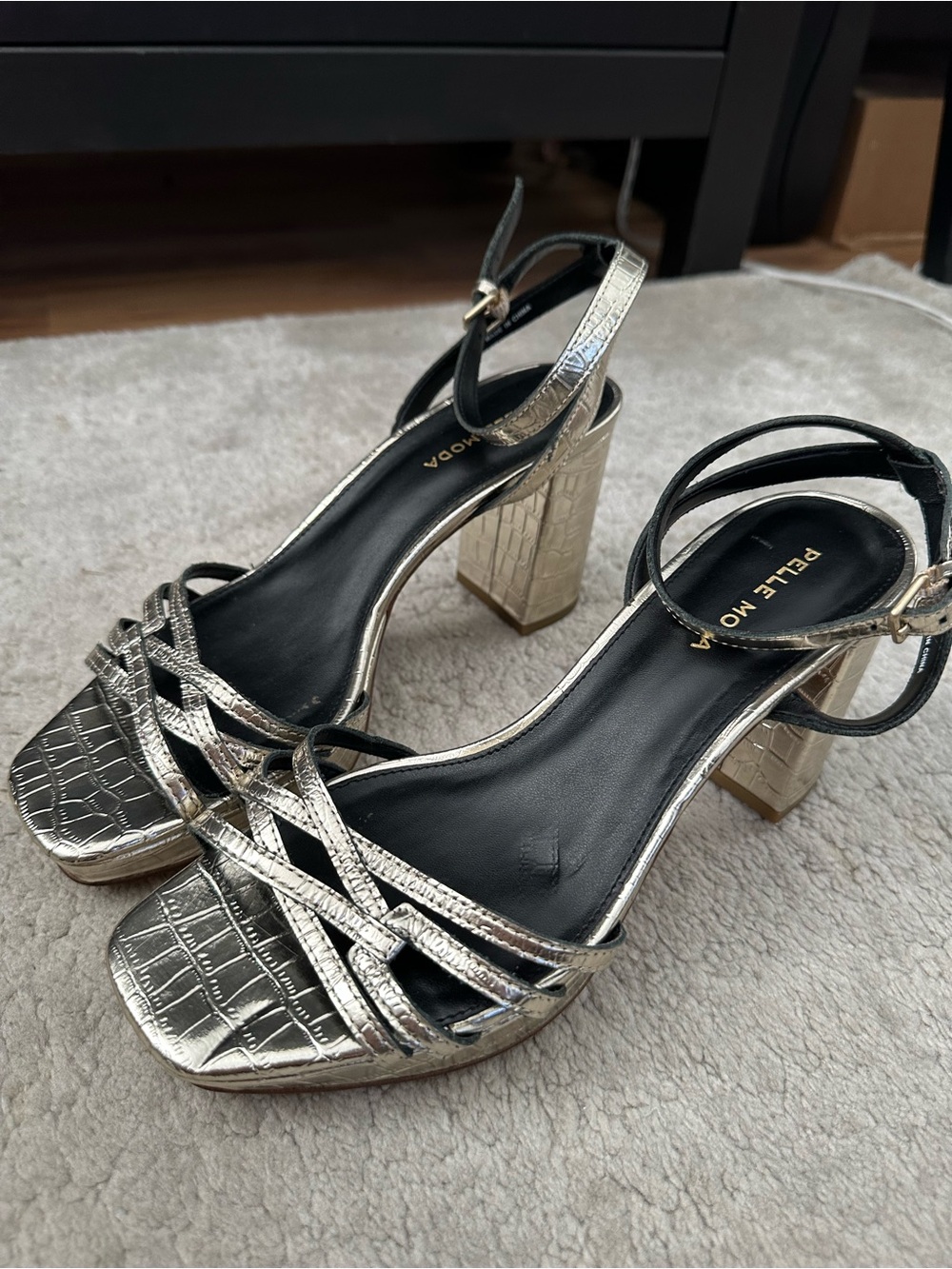 Pelle Moda Aliana Silver Croc-Embossed Block Heel Sandals 8M